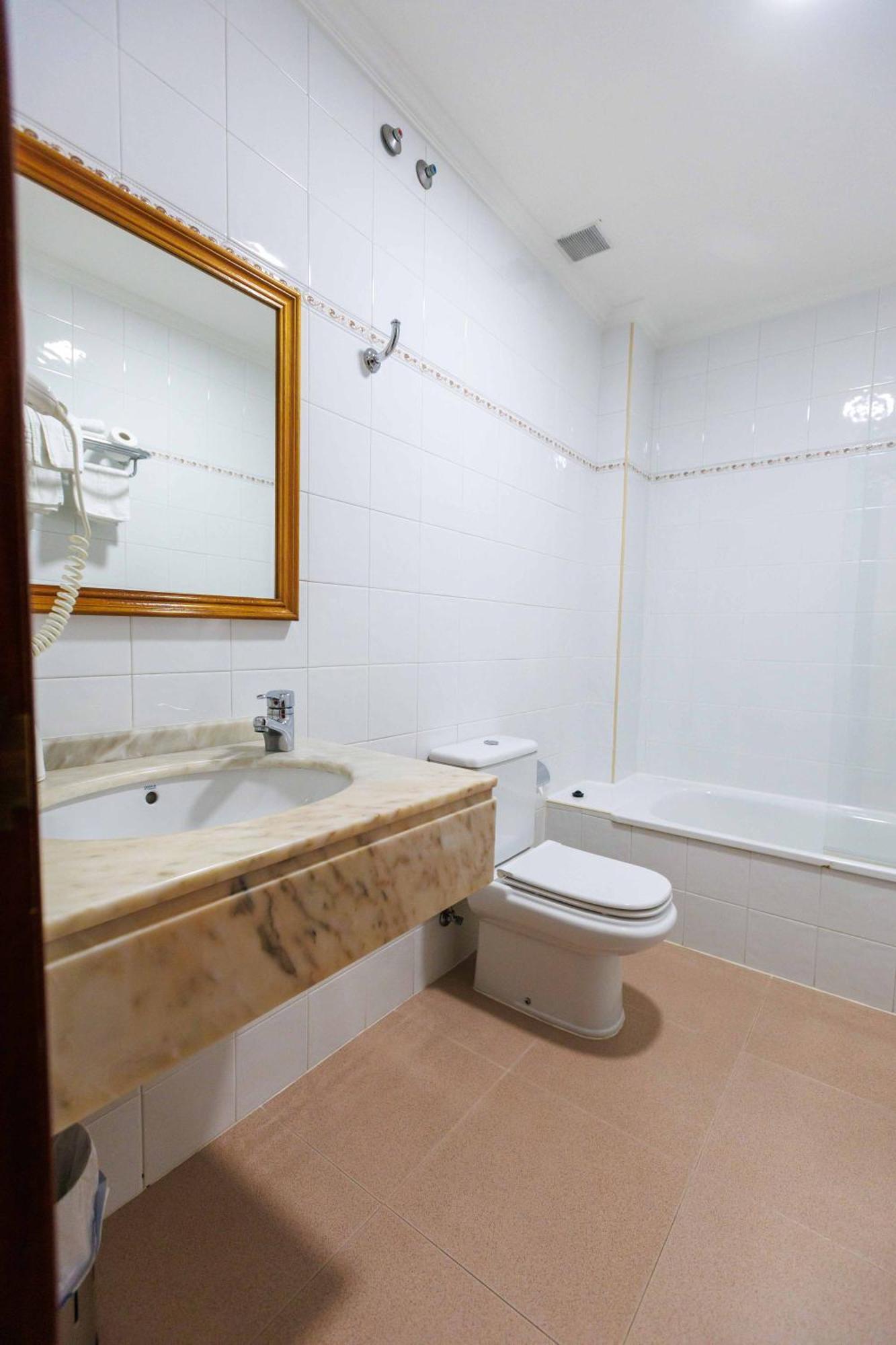 Hotel O Cruceiro Caldas De Reis Ngoại thất bức ảnh